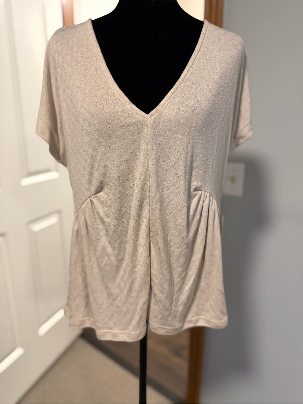 78 & Sunny Hope Pointelle V-Neck Shirred Tee Birch Medium NWT
